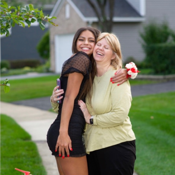 Meet your Posher, Olivia - Picture 1 of 2